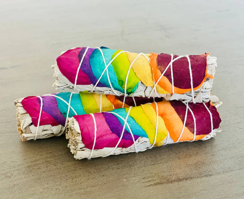 Picki Nicki - White Sage w/ Rainbow Chakra Roses Smudge Sticks in Bulk