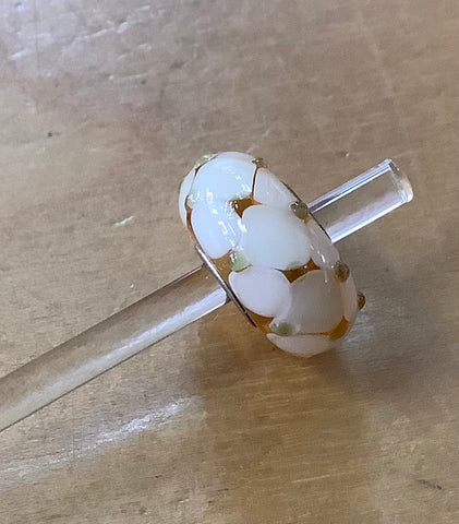 Unique Trollbeads White flowers on amber