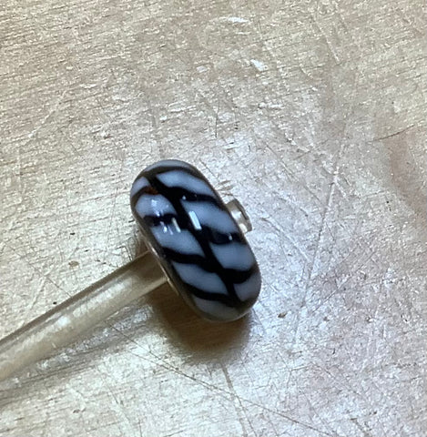 Unique trollbead black and white stripes