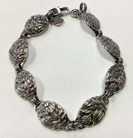 Oval basket weave w/ flower by Mary Kay Donnelly
